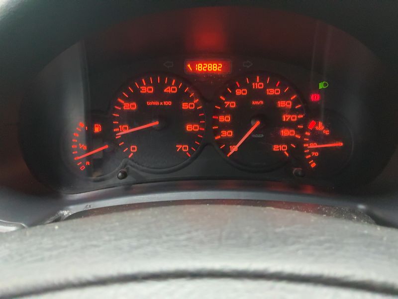 Peugeot Partner 1.6 HDi Access 2011 – снимка 18