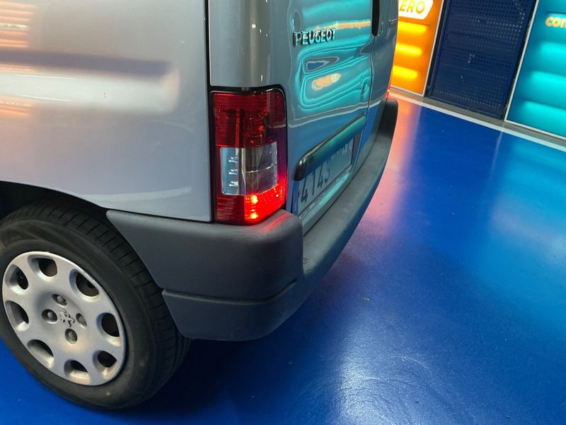 Peugeot Partner 1.6 HDi Access 2011 – снимка 29