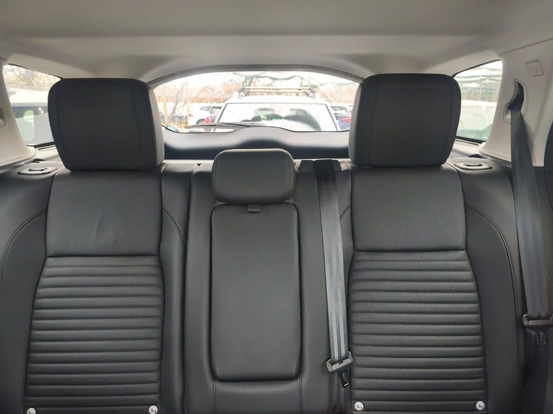 Land Rover Discovery Sport D165 Mild-Hybrid SE AWD — zdjęcie 12