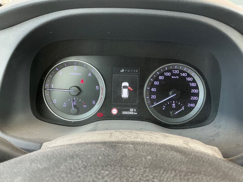 Hyundai Tucson 1.7 CRDi Creative 2WD — zdjęcie 13