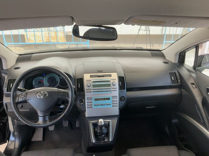 Toyota Corolla Verso 2.2 D-4D D-Cat Executive — zdjęcie 12