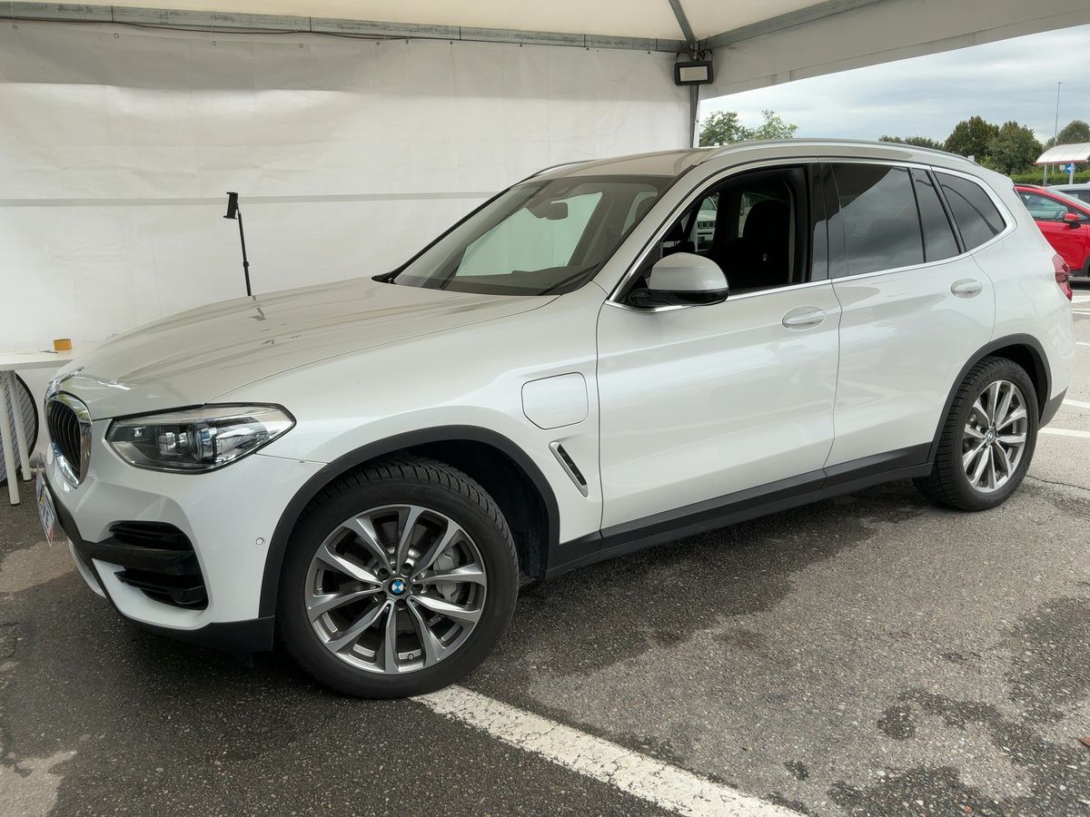 BMW X3 xDrive 30e Advantage