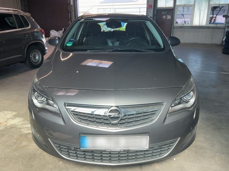 Opel Astra 1.6 Design Edition — zdjęcie 9