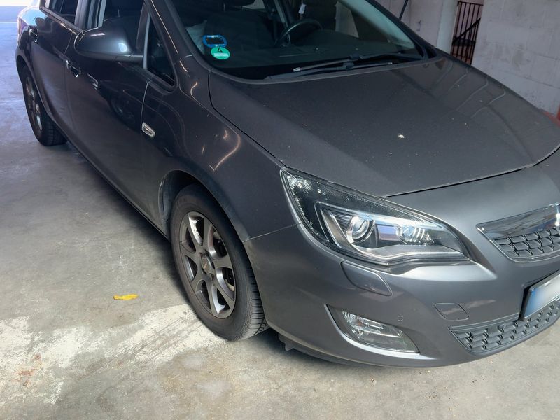 Opel Astra 1.6 Design Edition — zdjęcie 8