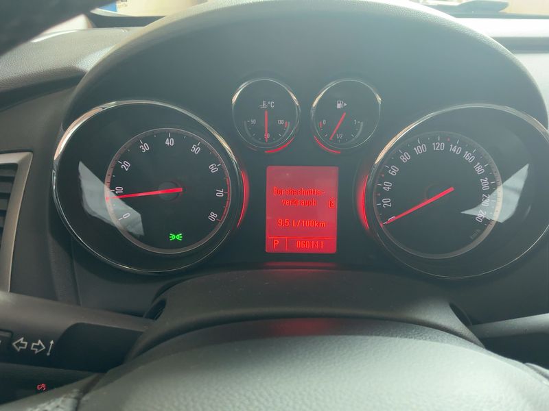 Opel Astra 1.6 Design Edition — zdjęcie 13