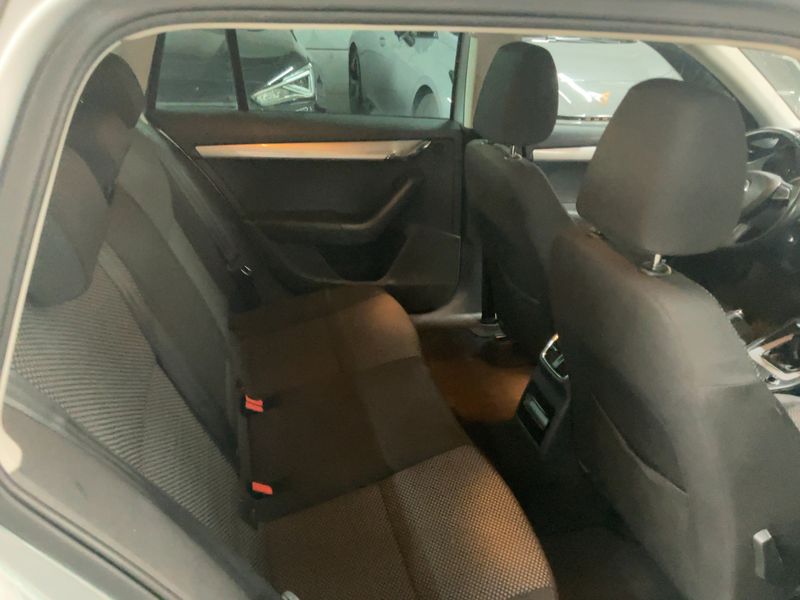 Skoda Octavia 1.6 TDI Ambition — zdjęcie 14