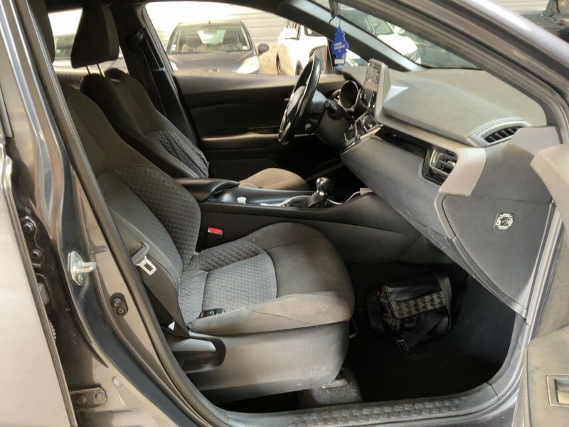 Toyota C-HR 1.8 Hybrid Dynamic — zdjęcie 11