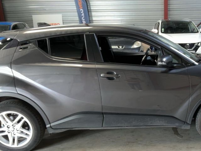 Toyota C-HR 1.8 Hybrid Dynamic — zdjęcie 7