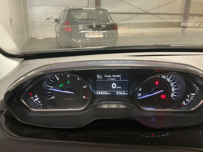 Peugeot 2008 1.6 Blue-HDi Allure Business — zdjęcie 13