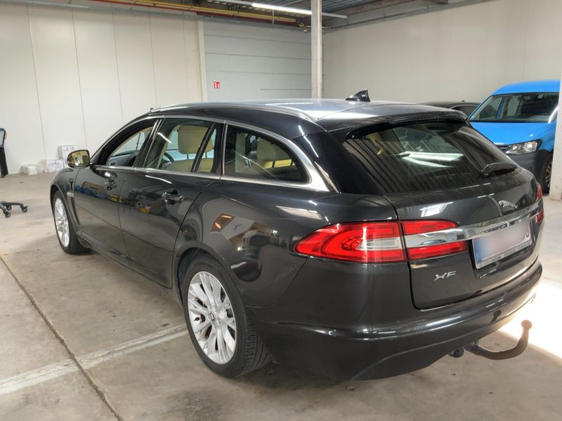 Jaguar XF 2.2 D — zdjęcie 3