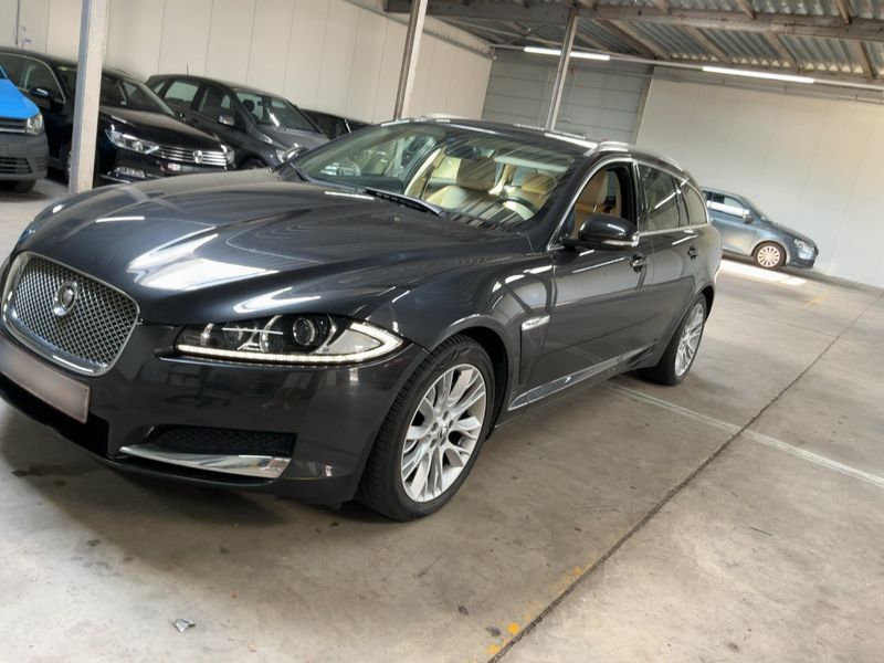 Jaguar XF 2.2 D — zdjęcie 2