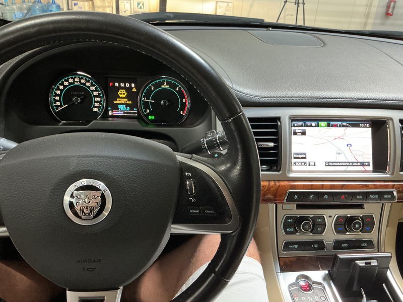Jaguar XF 2.2 D — zdjęcie 12
