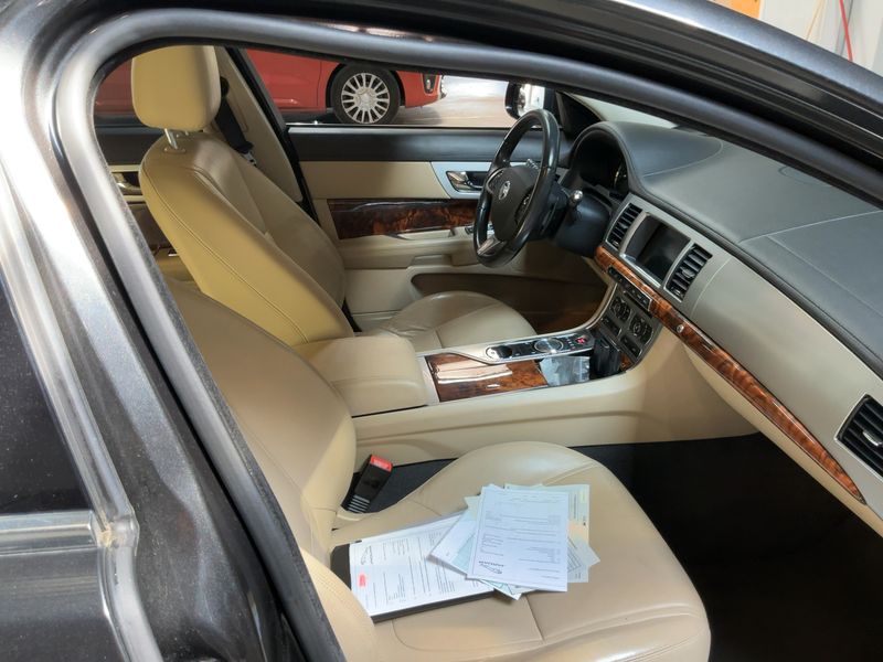 Jaguar XF 2.2 D — zdjęcie 11