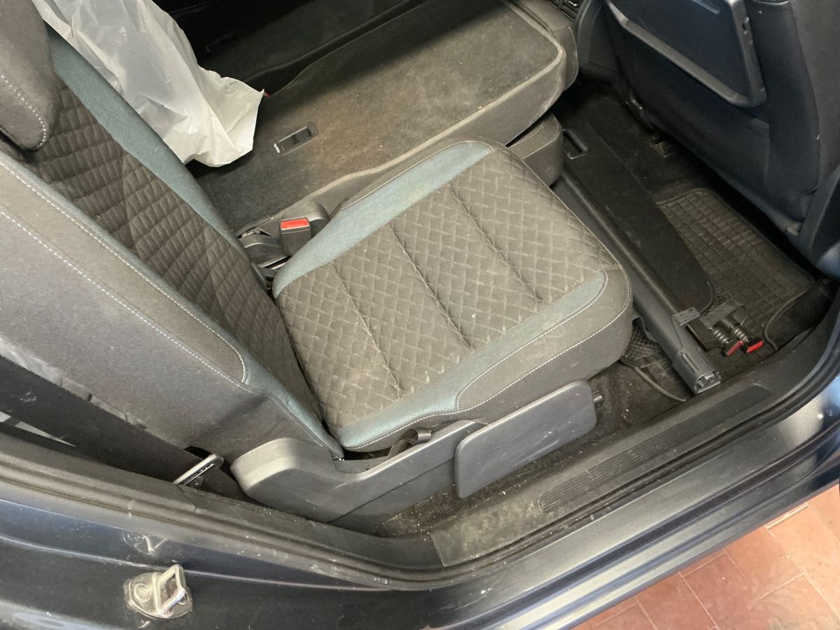 Volkswagen Touran 2019 — photo 27