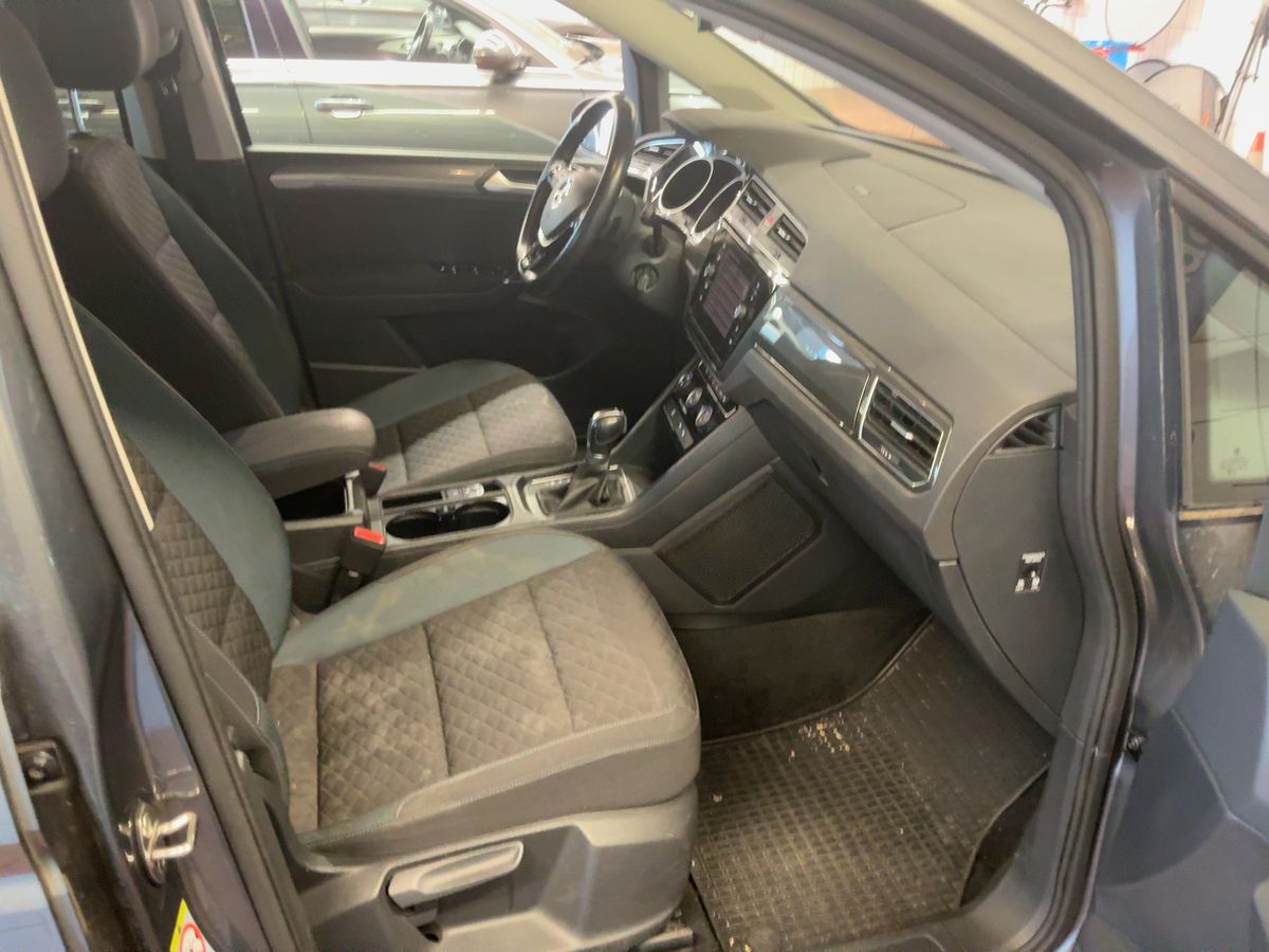 Volkswagen Touran 2019 — photo 18