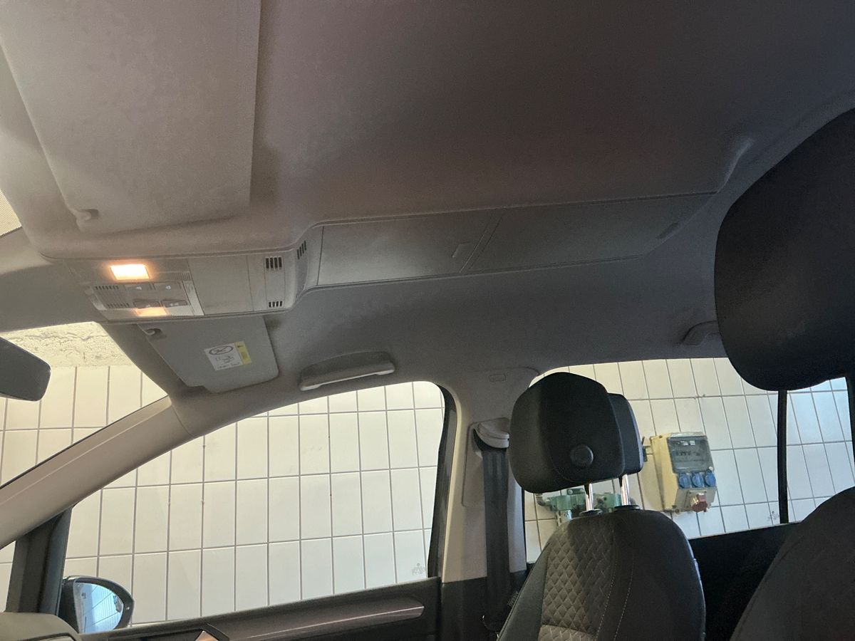 Volkswagen Touran 2019 — photo 42