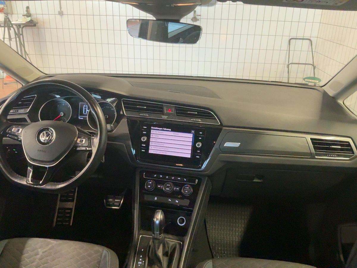 Volkswagen Touran 2019 — photo 19