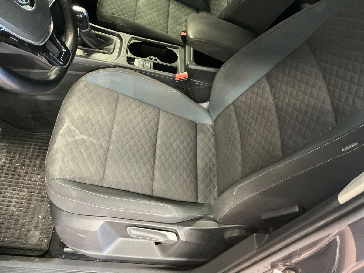 Volkswagen Touran 2019 — photo 32