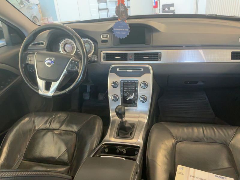 Volvo XC70 2.4 D4 Momentum AWD — zdjęcie 12