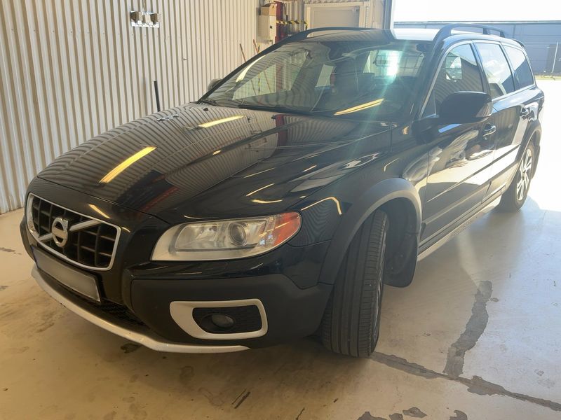 Volvo XC70 2.4 D4 Momentum AWD — zdjęcie 1