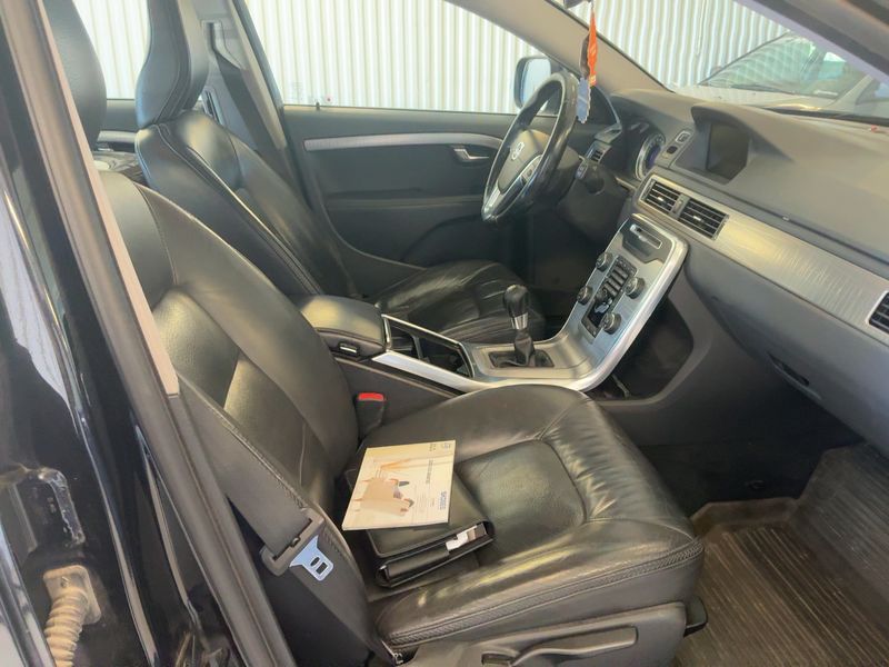 Volvo XC70 2.4 D4 Momentum AWD — zdjęcie 11