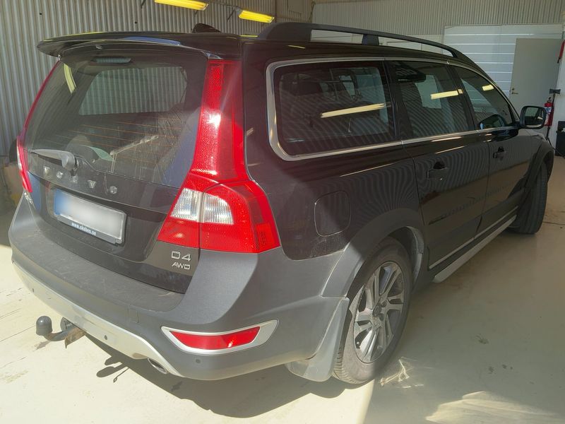 Volvo XC70 2.4 D4 Momentum AWD — zdjęcie 6