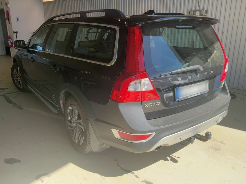 Volvo XC70 2.4 D4 Momentum AWD — zdjęcie 3