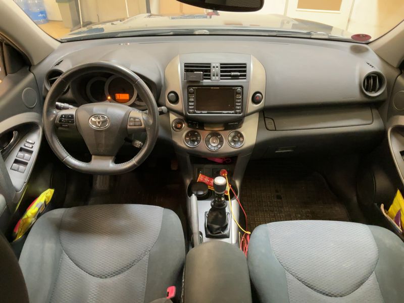 Toyota RAV 4 2.0 Elegance — zdjęcie 12