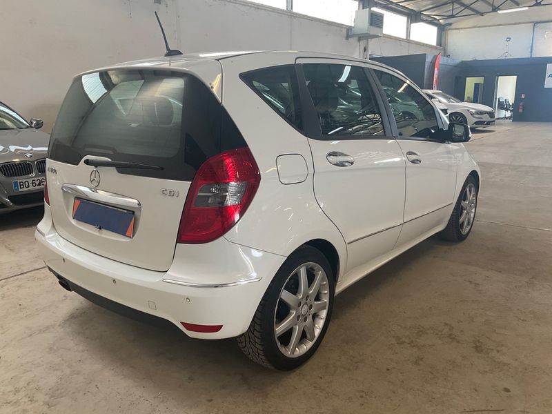 Mercedes-Benz A-Klasse A 180 CDI Avantgarde — zdjęcie 2