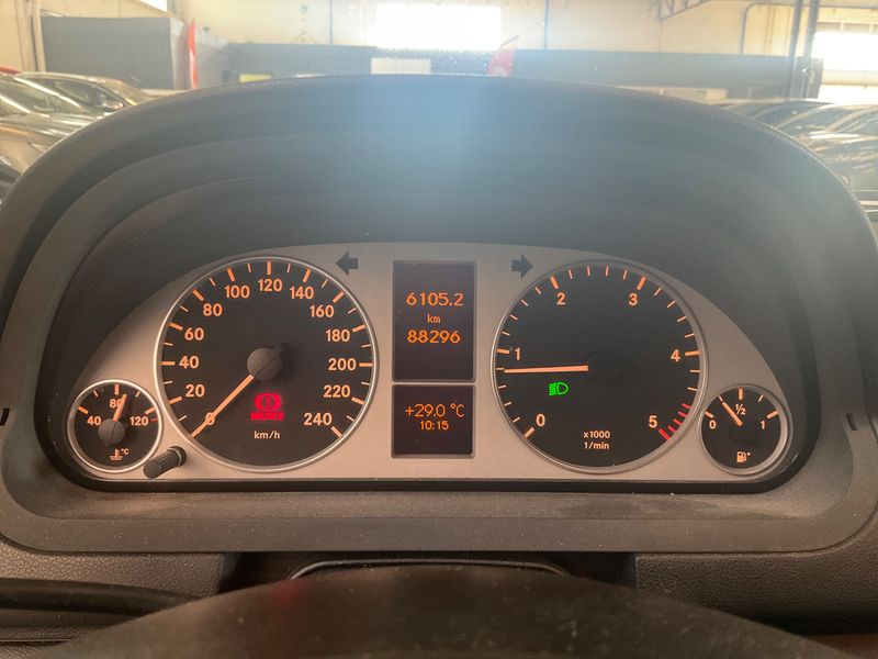 Mercedes-Benz A-Klasse A 180 CDI Avantgarde — zdjęcie 4