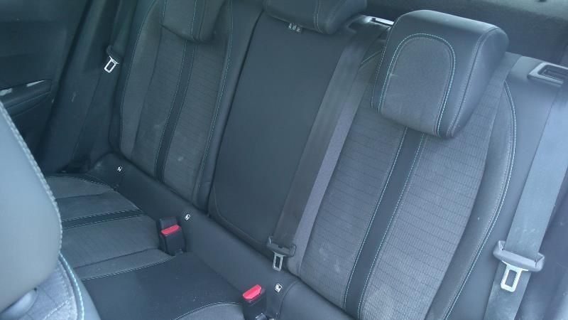 Peugeot 2008 1.5 Blue-HDi Allure Pack — zdjęcie 13