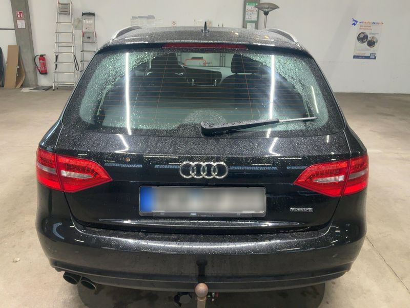 Audi A4 2.0 TDI quattro Attraction — zdjęcie 5