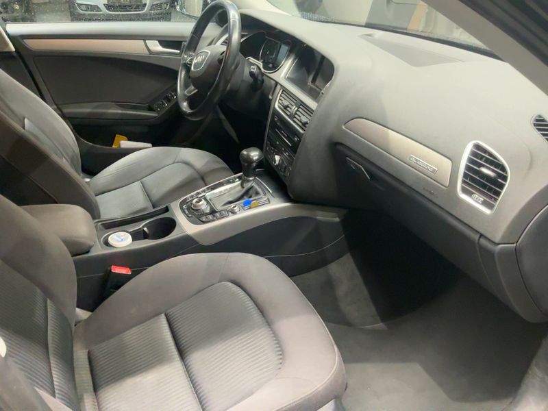 Audi A4 2.0 TDI quattro Attraction — zdjęcie 11