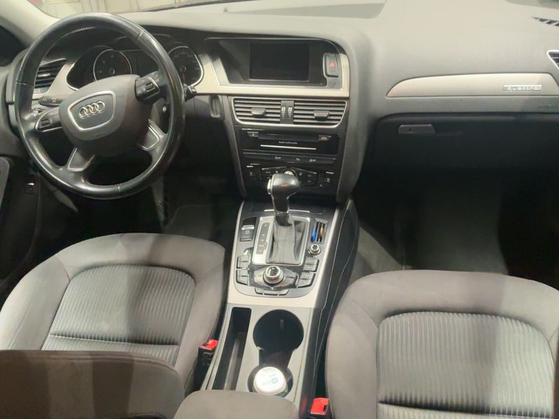 Audi A4 2.0 TDI quattro Attraction — zdjęcie 12