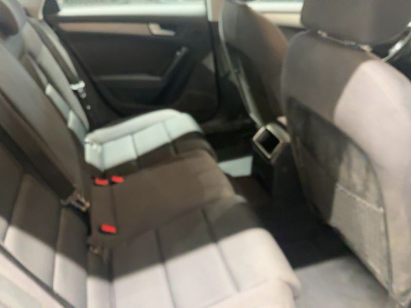 Audi A4 2.0 TDI quattro Attraction — zdjęcie 14
