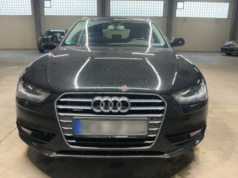Audi A4 2.0 TDI quattro Attraction — zdjęcie 9