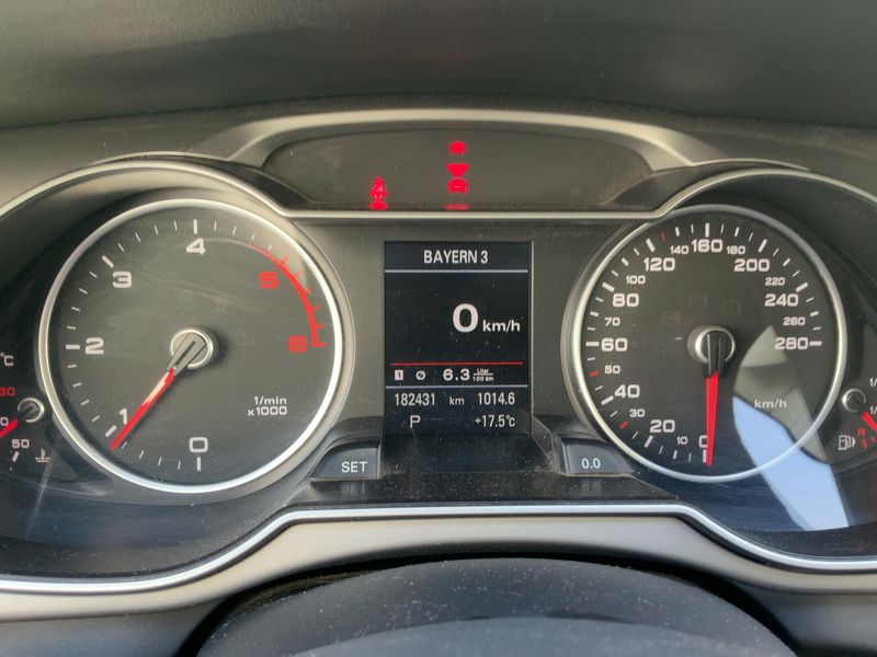 Audi A4 2.0 TDI quattro Attraction — zdjęcie 13