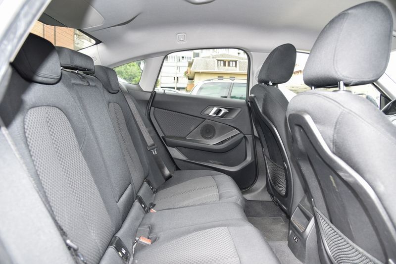 BMW 2er 218i Gran Coupe Advantage — zdjęcie 14