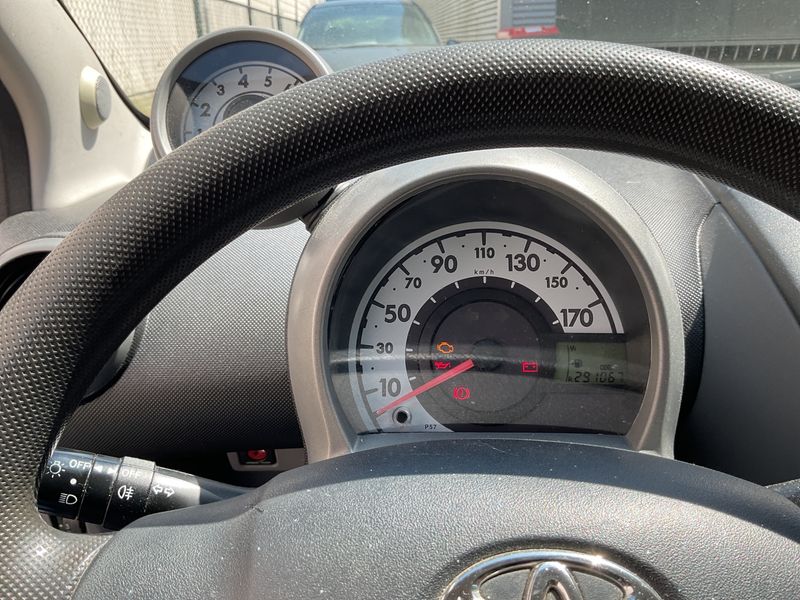 Toyota Aygo 1.0 Confort — zdjęcie 4
