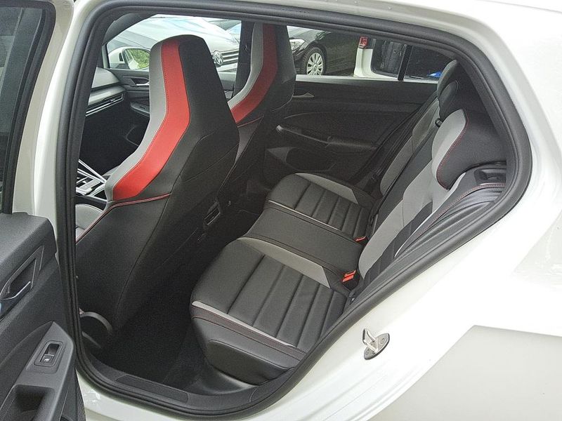 Volkswagen Golf VIII 2.0 TSI GTI — zdjęcie 11