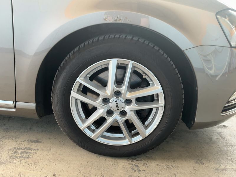 Volkswagen Passat 2.0 TDI Highline BlueMotion Tech 2011 – снимка 11