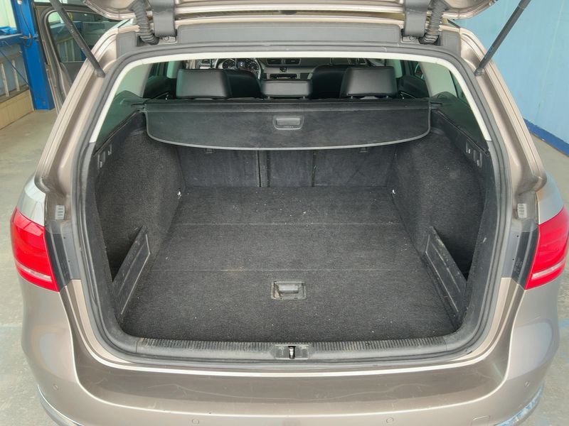 Volkswagen Passat 2.0 TDI Highline BlueMotion Tech 2011 – снимка 15