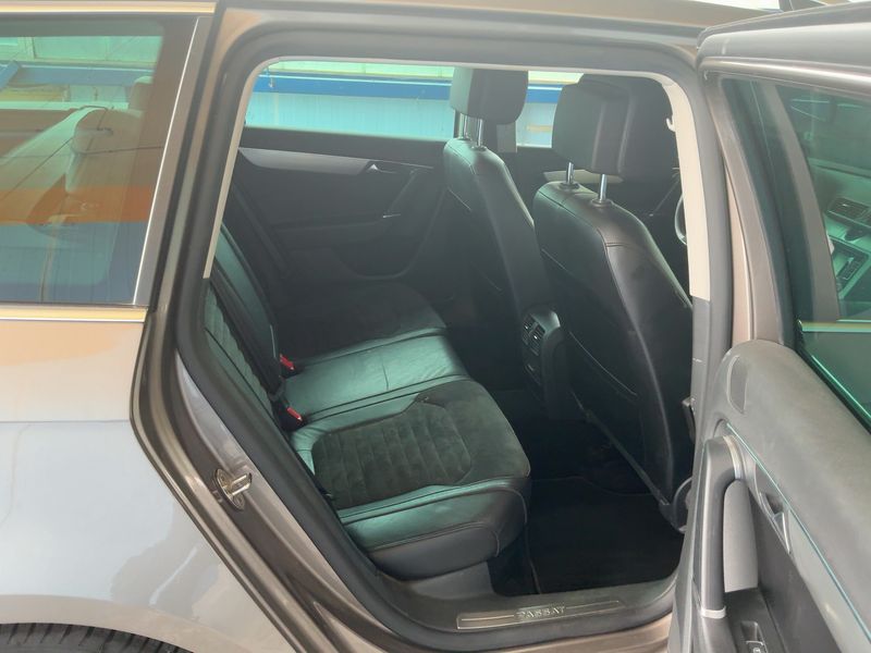 Volkswagen Passat 2.0 TDI Highline BlueMotion Tech 2011 – снимка 19