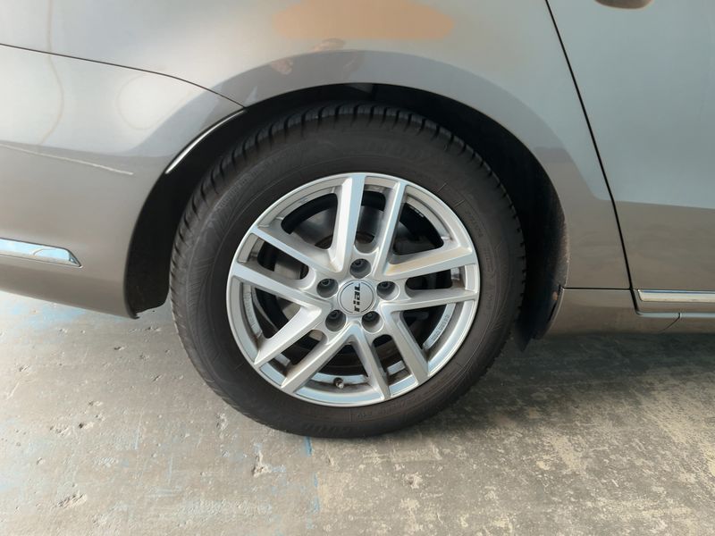 Volkswagen Passat 2.0 TDI Highline BlueMotion Tech 2011 – снимка 9