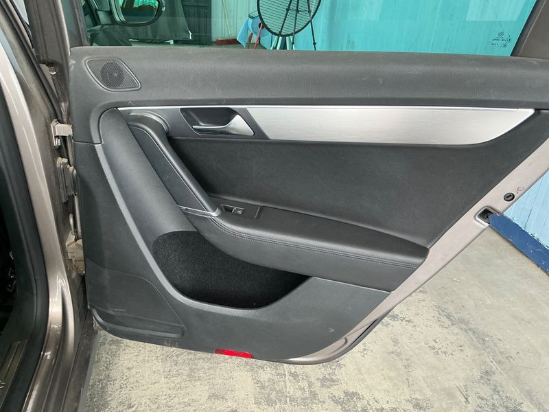 Volkswagen Passat 2.0 TDI Highline BlueMotion Tech 2011 – снимка 28