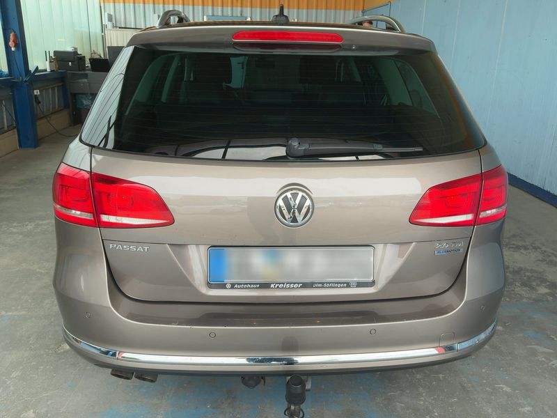 Volkswagen Passat 2.0 TDI Highline BlueMotion Tech 2011 – снимка 7