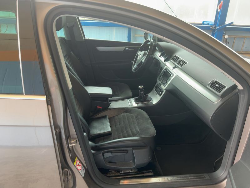 Volkswagen Passat 2.0 TDI Highline BlueMotion Tech 2011 – снимка 16