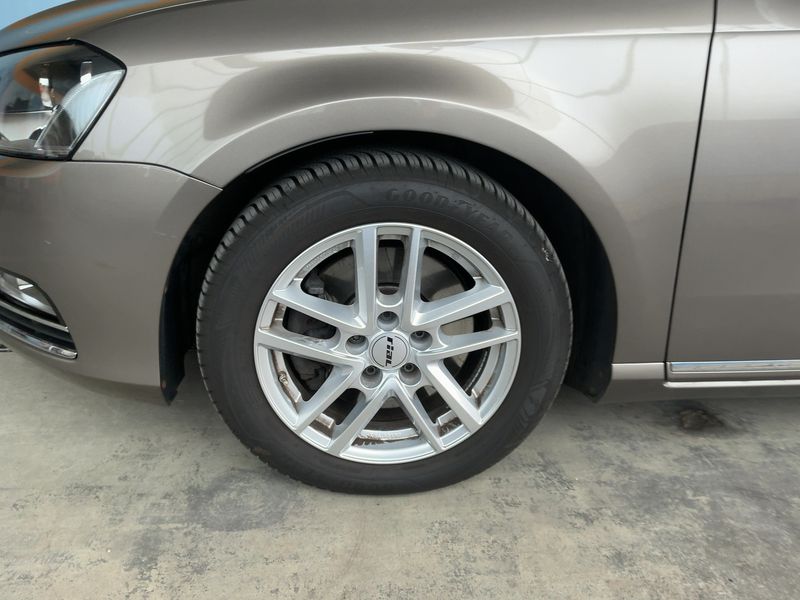 Volkswagen Passat 2.0 TDI Highline BlueMotion Tech 2011 – снимка 3