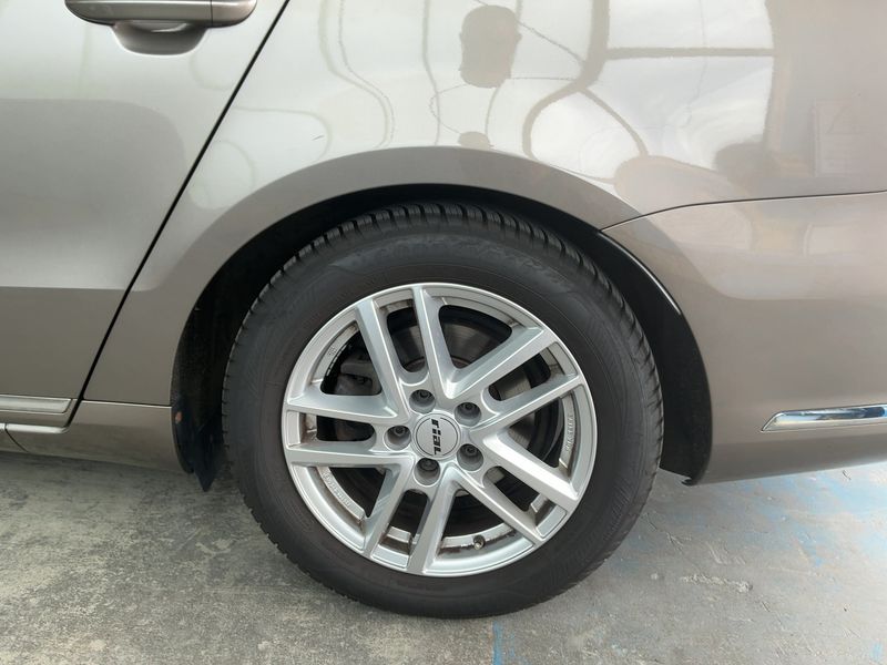 Volkswagen Passat 2.0 TDI Highline BlueMotion Tech 2011 – снимка 5