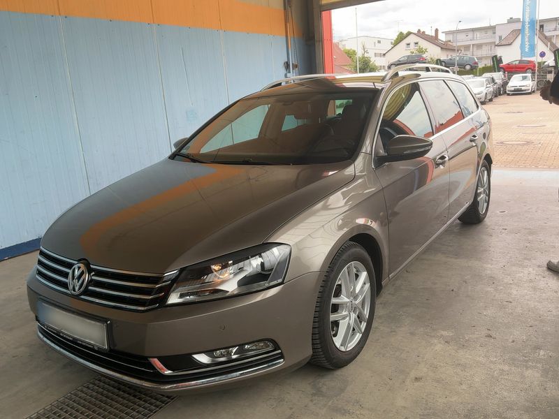 Volkswagen Passat 2.0 TDI Highline BlueMotion Tech 2011 – снимка 1